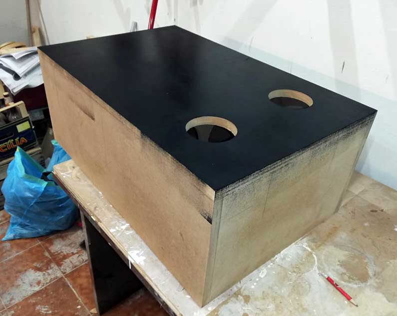 colore makako cabinet post