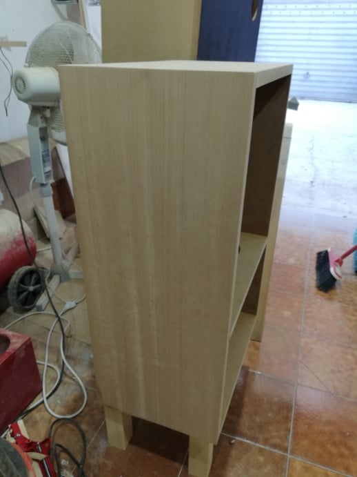 colore makako cabinet vuoto